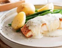 Fish in sour cream sauce - a special taste of a fish dish